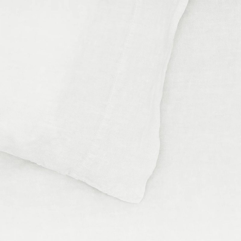 WHITE PILLOWCASE DETAIL1 RT