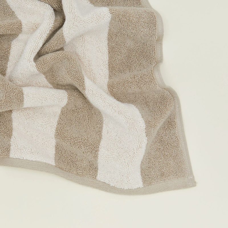 simple striped ivory bath mat detail HNY.600.50.054.000.progressive